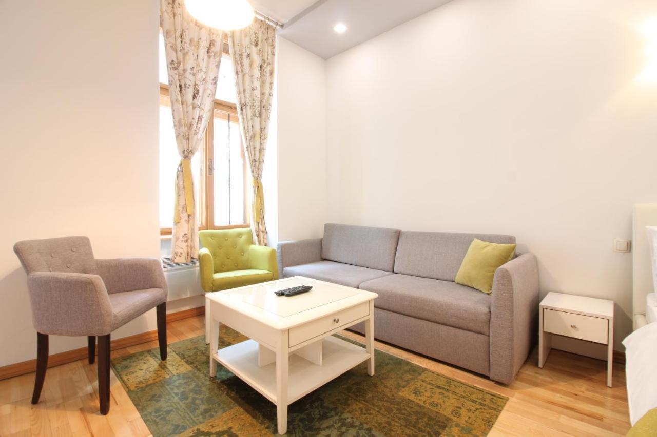 Studio Apartment *